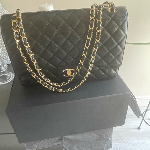 Host pick 🎉🎉 jumboChanel caviar gorgeous in new condition  🎉🎉 - Picture 14 of 16